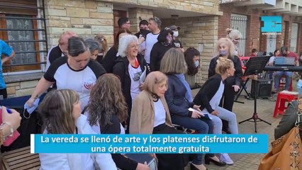 La vereda se llenó de arte y los platenses disfrutaron de una ópera totalmente gratuita