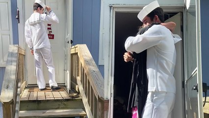 'US mom startled to see Navy son who came back home after a year *Military Homecoming*'