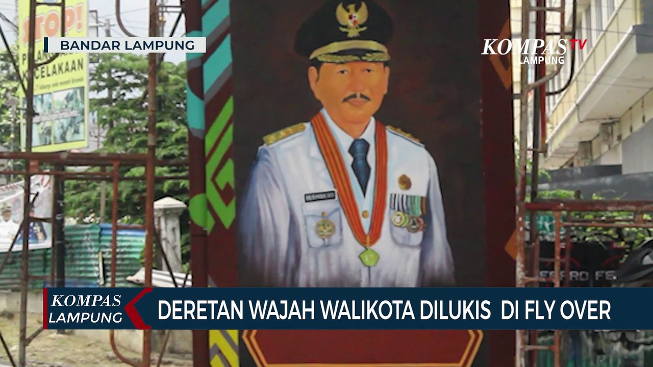 Seniman Lukis Deretan Wajah Walikota di Flyover