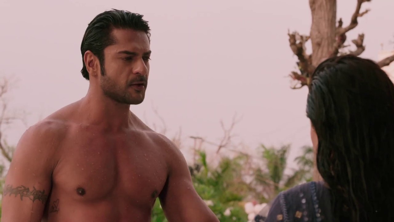 Adarsh saves Komal