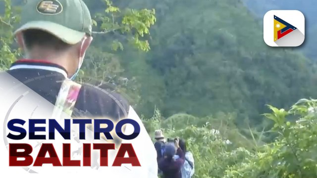 COVID-19 vaccines, buong sikap na ibiniyahe ng mga awtoridad at volunteers sa isang liblib na barangay sa Ilocos Sur para mabakunahan ang mga nasa indigenous people community