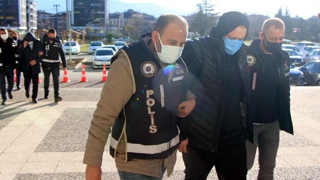 ‘Bıçak parası’ alırken yakalandılar, serbest kaldılar