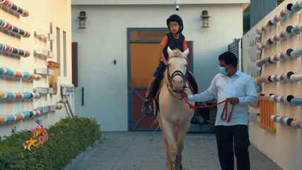 كويتي يقدم برنامجا لتأهيل أطفال التوحد باستخدام الخيل