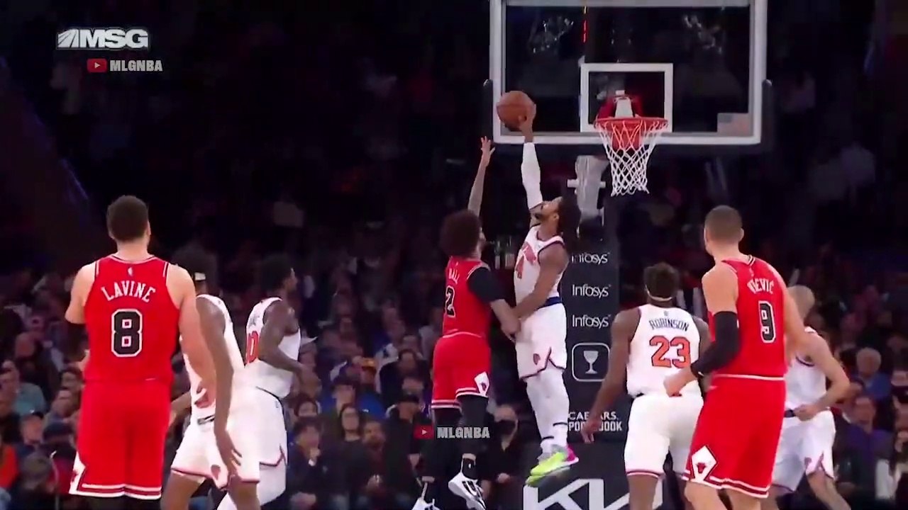Derrick Rose sends Lonzo Ball's shot into the stands 