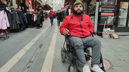 Göbeğindeki sivilceyi sıktı, tekerlekli sandalyeye mahkum oldu