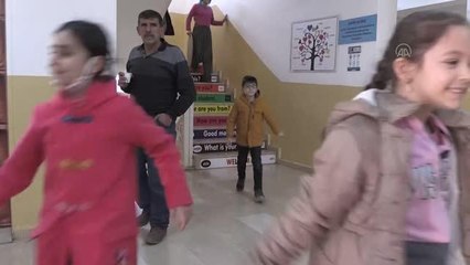 Öğrenciler fidan dikti