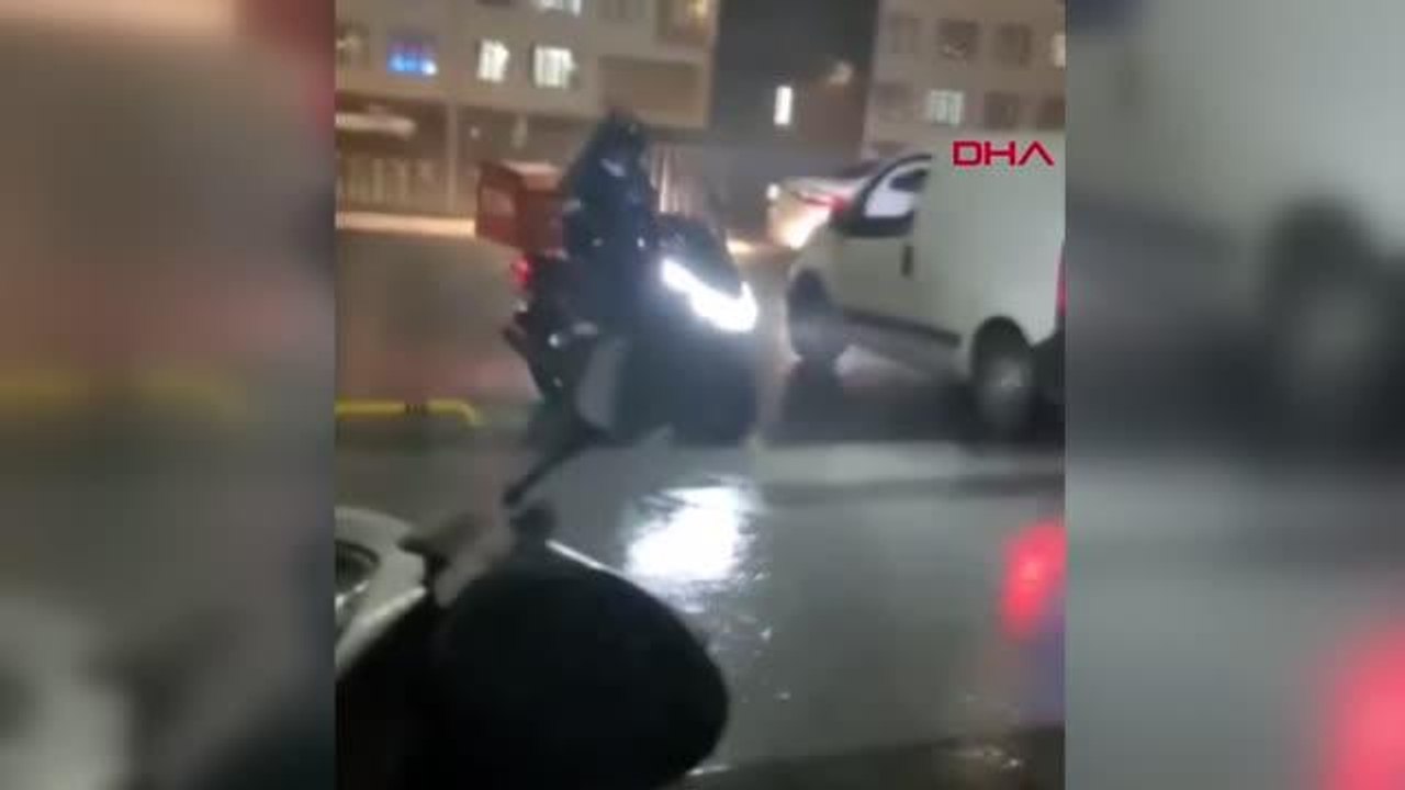 İSTANBUL ANADOLU YAKASI'NDA BİR ANDA BAŞLAYAN FIRTINA ETKİLİ OLDU