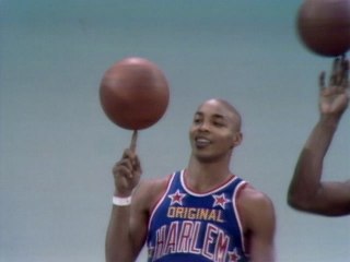 Harlem Globetrotters - Basketball Passing Tricks (Live On The Ed Sullivan Show, December 4, 1966)