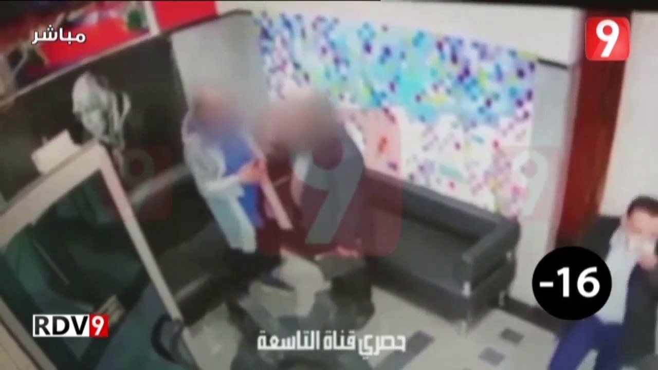 لحظة إضرام سامي السيفي النار في جسده بمقرّ حركة تبثه قناة التاسعة