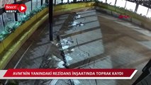 AVM'nin yanındaki rezidans inşaatında toprak kaydı; kafedeki çökme korkuttu