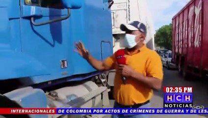 Enorme congestionamiento, provoca “chimón” entre rastra y camión en SPS