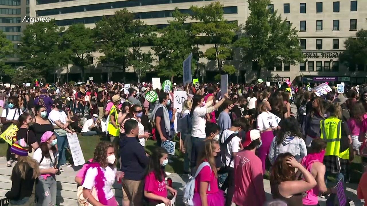 Suprema Corte dos EUA permite que tribunais federais contestem lei de aborto do Texas