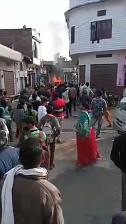 A fire broke out while filling gas in the van outside the house