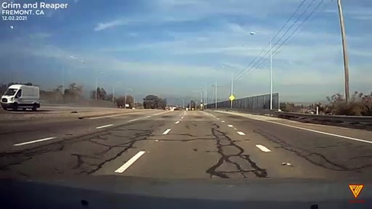 Red light runner almost causes an accident. 12.02.2021 — FREMONT, CA