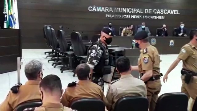 Policiais do Grupo de Operações com Cães do Pelotão de Choque, da PM, são homenageados na Câmara Municipal