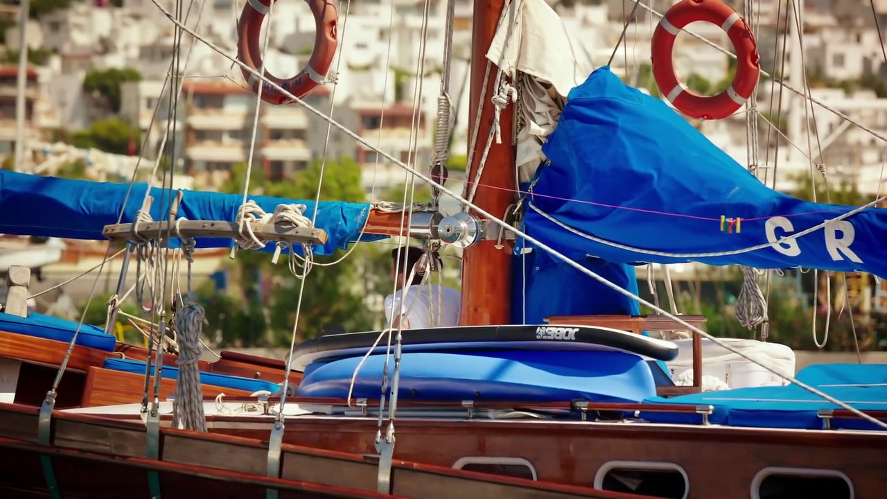 مسلسل رائحة الفراولة الحلقة 8 مدبلج بالعربية