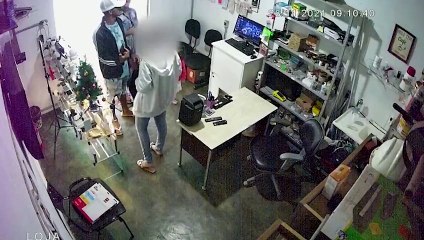 Vídeo mostra Wanderson com namorada grávida e bebê em loja antes do crime