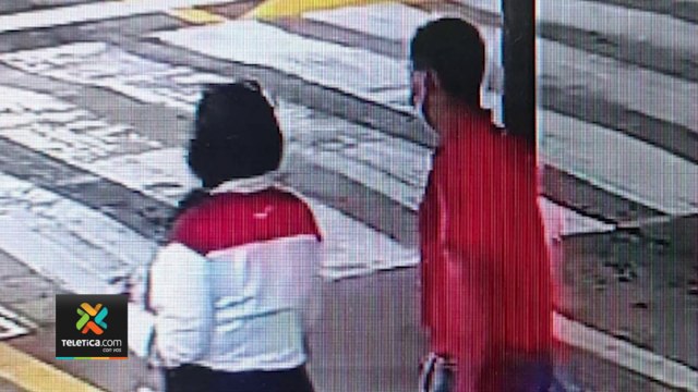 tn7-mujer-ingresaba-a-parqueos-del-aeropuerto-y-quedo-grabada-en-camaras-031221