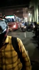 திடீரென தீப்பிடித்து எரிந்த கார்.. சென்னை மீனம்பாக்கம் மெட்ரோ அருகே பரபரப்பு!