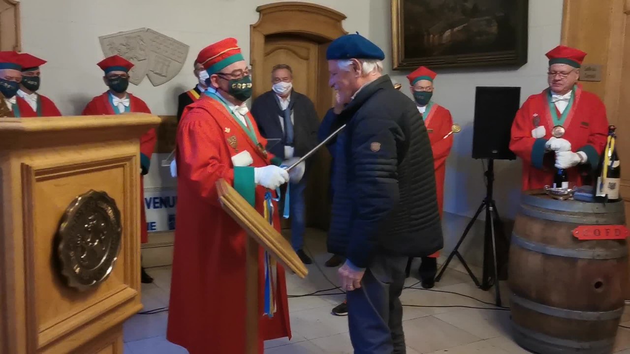 Yann Arthus-Bertrand intronisé à Dinant
