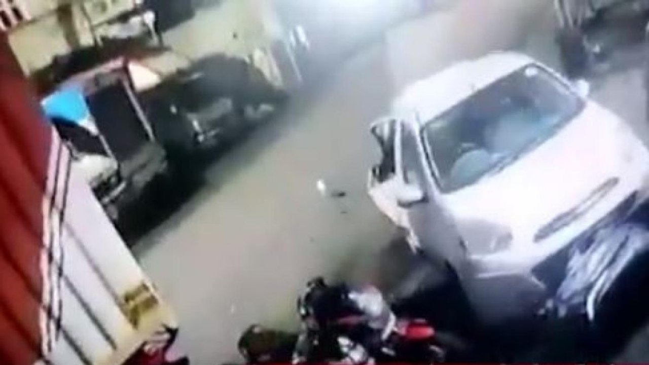 Truck rams through multiple cars in Maharashtra