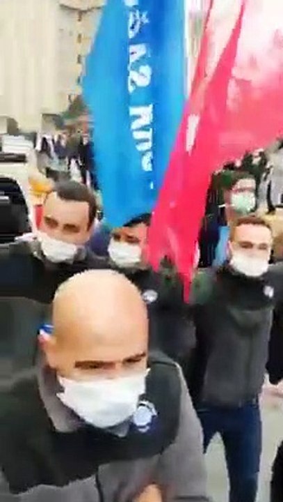 Sağlık çalışanlarının protestosunda  yakılan maket tepki çekti
