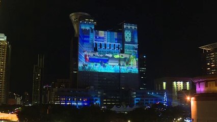 Taipeh: Menschen strömen ins "Christmasland"