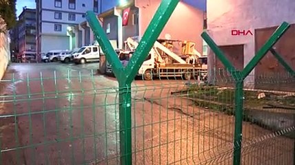 Elektrik şirketi, 50 yıllık sokağı tel örgüyle kapattı