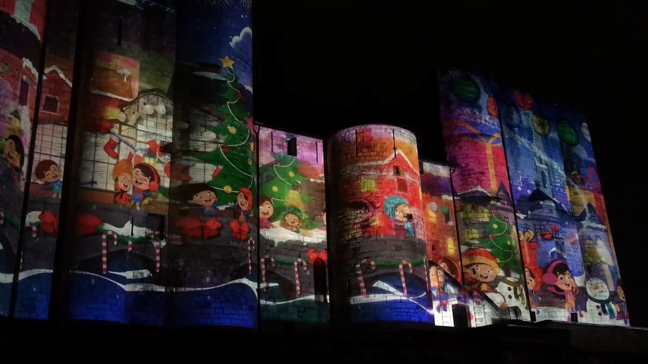 VIDEO. Un conte de Noël projeté sur le donjon de Niort