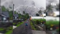 Endonezya'da Semeru Yanardağı patladı; yaşanan panik anları kamerada