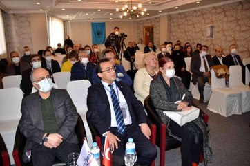 Afyonkarahisar'da Bacıyan-ı Rüm Teşkilatı'ndan Günümüze Türk Kadını çalıştayıBilge Tam Gelişim Derneği Başkanı Ferhan Çınar;"Elimizde kılıç kalkan...