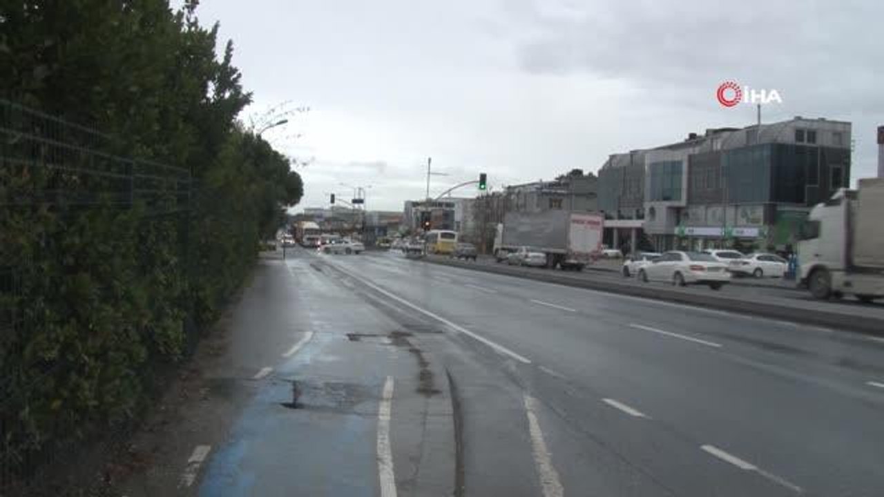 Kontrolden çıkan tır refüjü aşarak karşı şeride böyle geçti