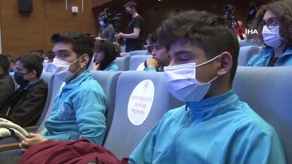 Bakan Kasapoğlu: "Bugün suya dost olan, suyla bütünleşen değerli sporcularımızın katılımlarıyla önemli bir birlikteliği yaşıyoruz"