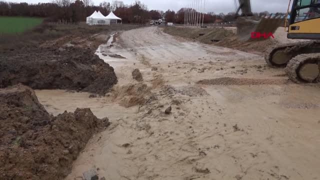 TÜRKİYE MOTOKROS ŞAMPİYONASI YARIŞLARINA YAĞMUR ENGELİ