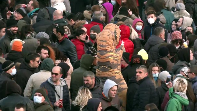 Bloqueios de estradas e confrontos entre civis por causa da extração de lítio na Sérvia