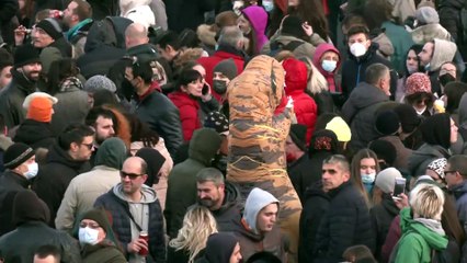 Тысячи людей перекрыли дороги в Белграде