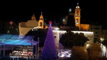 إضاءة شجرة عيد الميلاد في ساحة كنيسة المهد بمدينة بيت لحم