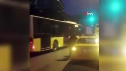 Beyoğlu'nda kadın turisti yola iten taksici yakalandı