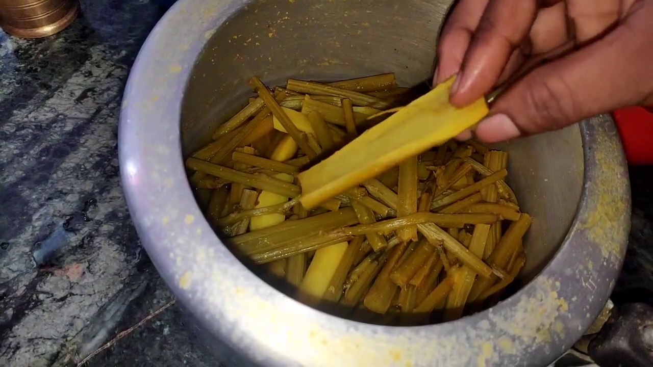 Saag bhaji ki recipe, साग के डंठल की सब्जी | गांधारी साग डंठल की ग्रेवी रेसिपी #हरेसाग #redspinach