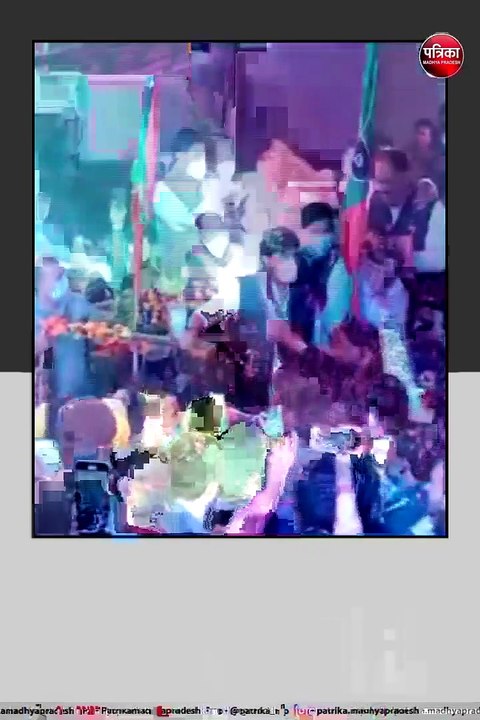 सिंधिया के ऐतिहासिक स्वागत, 80 क्विंटल फूलों की बारिश, भाजपा ने जलाए 10 लाख के पटाखे