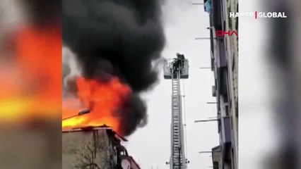 İstanbul’da patlama yaşanan binanın önündeki yol da çöktü