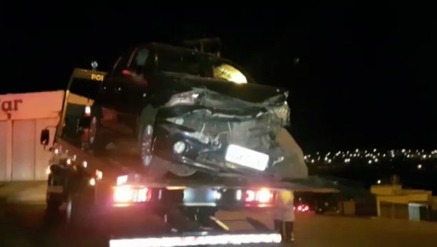 Após carro bater contra muro de residência, jovem de 21 anos é detida pelo crime de embriaguez