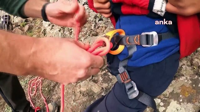 14 yaşındaki ampute sporcu Muhammed, 2540 metre yüksekliğindeki Tekelti Dağı’na tırmandı