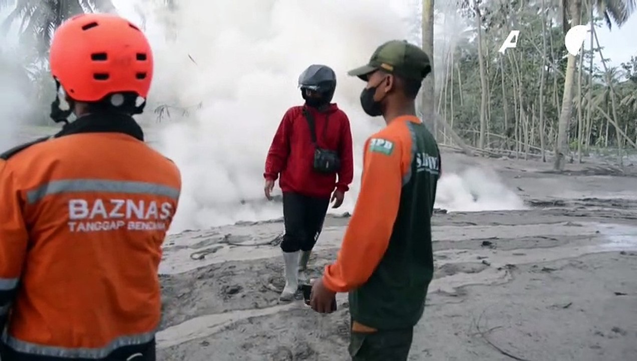 13 قتيلا في ثوران بركان سيميرو الإندونيسي وتواصل البحث عن مفقودين