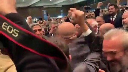 Erinç Sağkan, TBB’nin yeni başkanı oldu; alonda "Erinç başkan" sloganları atıldı