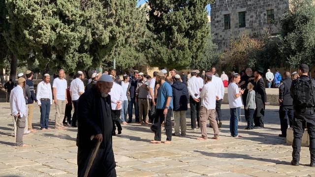 Yüzlerce fanatik Yahudi'den Mescid-i Aksa'ya baskın