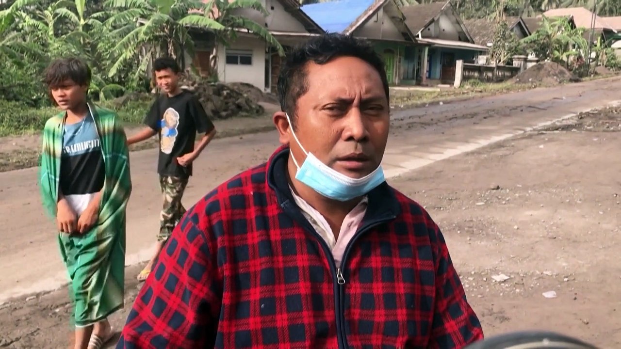 Legalább 14-en haltak meg a szombati vulkánkitörésben Jáva szigetén, még keresnek túlélőket