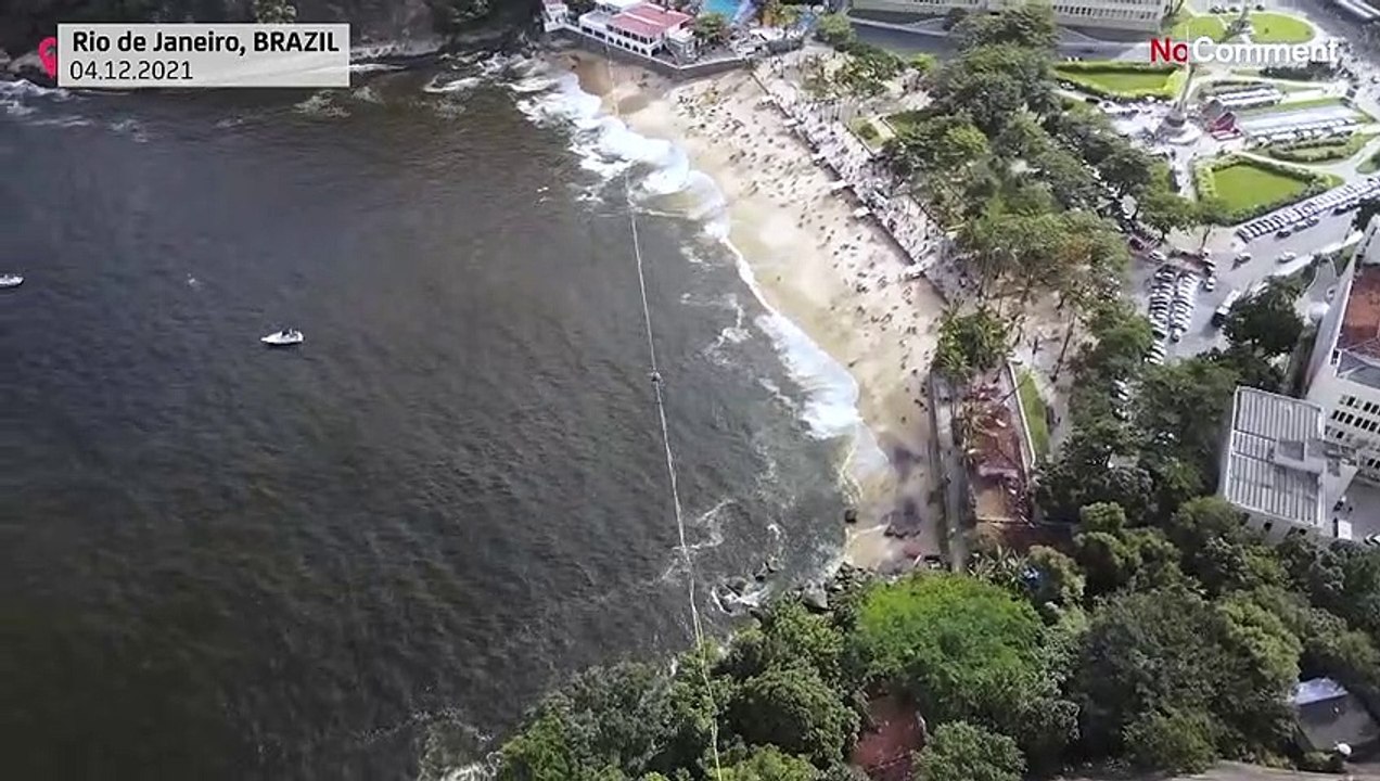 High altitude heroics in Rio from French slackliner
