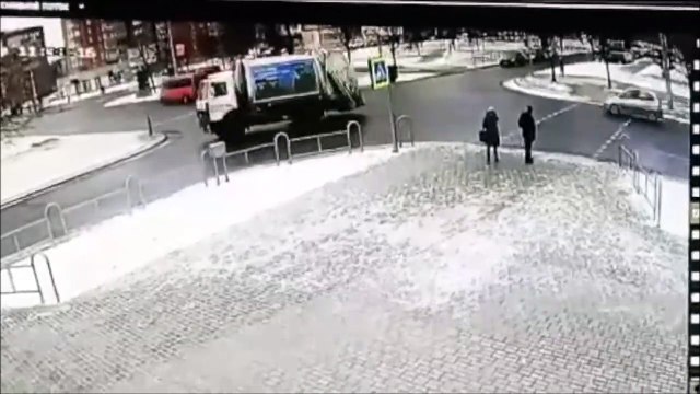 2 piétons vraiment très chanceux