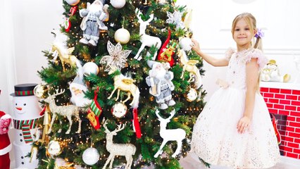 Diana and Roma Help mom and decorate the Christmas tree